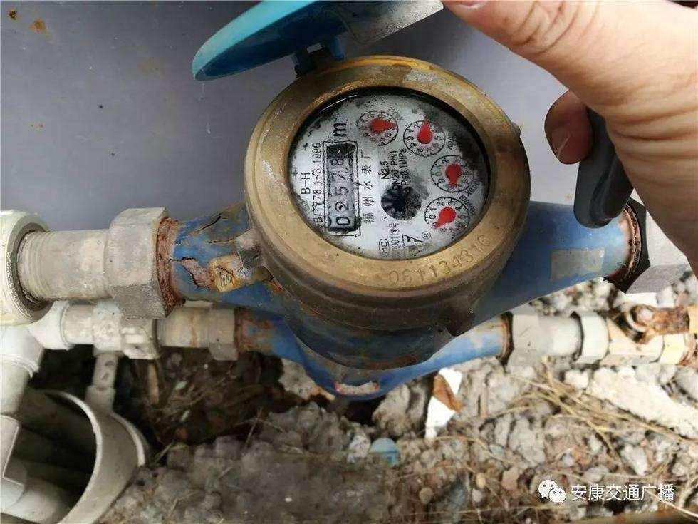 新疆家里水表在不用的时候空转，是漏水吗？